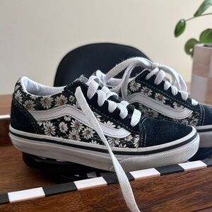 Vans Black and White Kids daisy Shoes